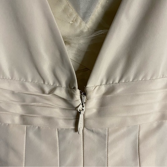 BCBGMAXAZRIA Women's Ivory Taffeta Woven Sleeveless V-Neck Ruffled Dress - Picture 6 of 13